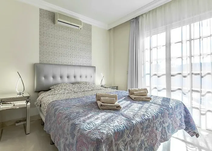 With Large Terrace In Terrazas Del Duque Апартаменты