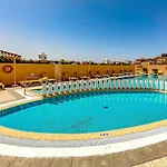 Апартаменти With Large Terrace In Terrazas Del Duque Адехе