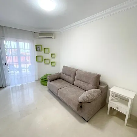 With Large Terrace In Terrazas Del Duque 아파트 *