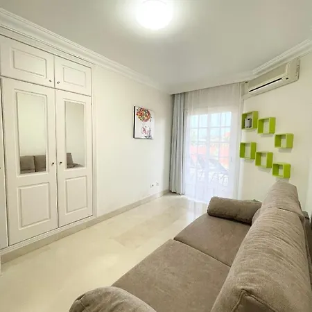 아파트 With Large Terrace In Terrazas Del Duque *