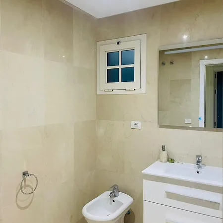 With Large Terrace In Terrazas Del Duque 아파트 아데제