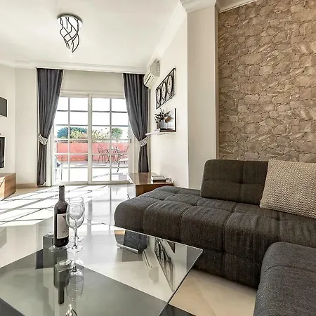 With Large Terrace In Terrazas Del Duque 아파트 *