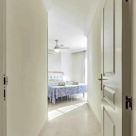 아파트 With Large Terrace In Terrazas Del Duque *