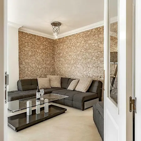 With Large Terrace In Terrazas Del Duque 아파트 아데제