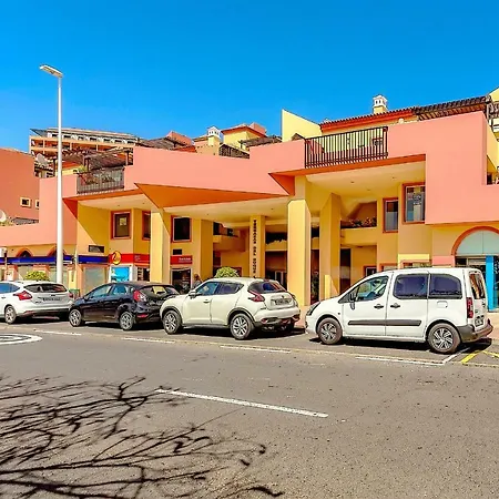 With Large Terrace In Terrazas Del Duque Апартаменти Адехе