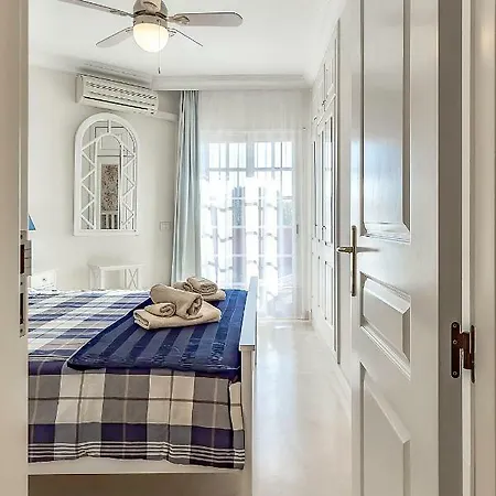 아파트 With Large Terrace In Terrazas Del Duque